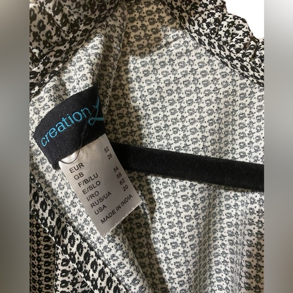 Gorgeous B&W silky blouse! Near Perfect Cond!Nice design details! - Picture 6 of 12